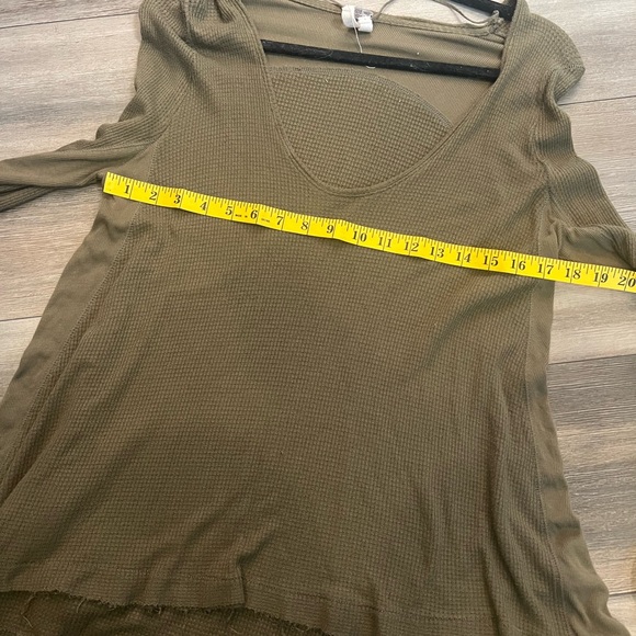 We The Free/Free People Green Fray Sweater Top With Thumb Holes- Small - Picture 5 of 7